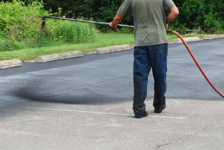Asphalt sealcoating by Town & Country Asphalt
