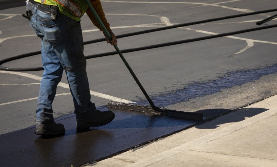 Asphalt sealcoating by Town & Country Asphalt